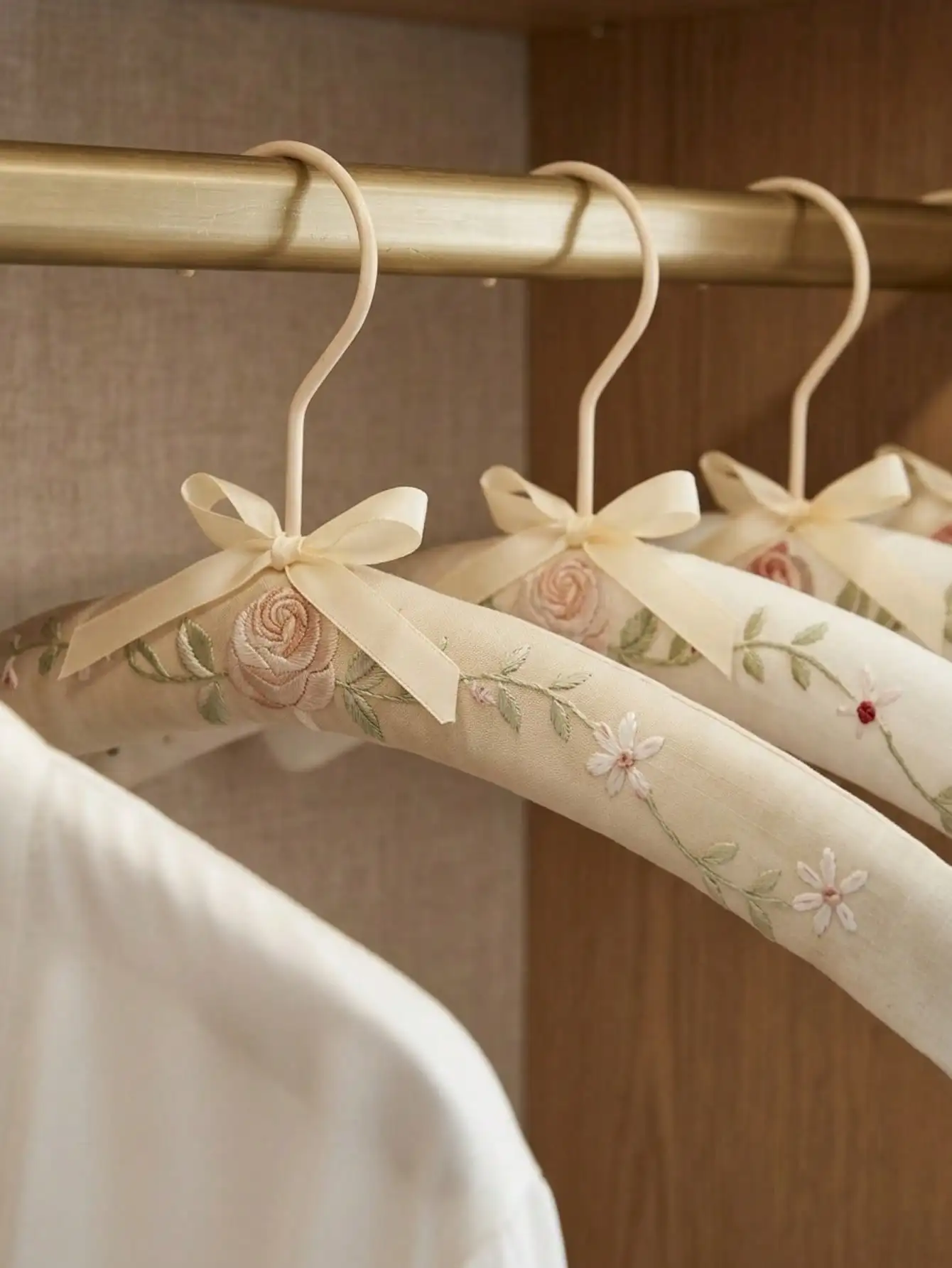 Embroidery-Covered Hanging Rac - огляд і ціна Ribbon Bow Gift
